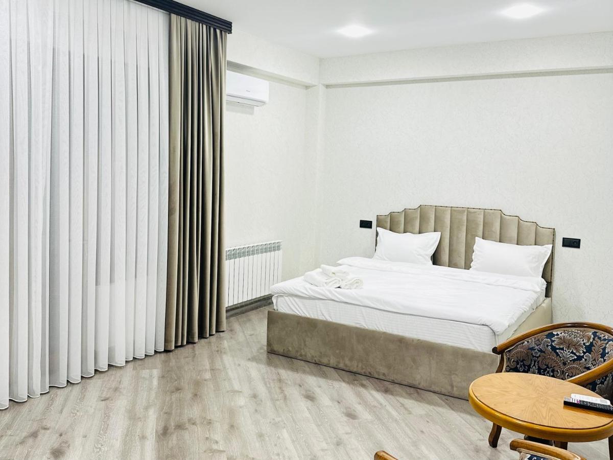 Royal Renaysance Hotel Ереван Екстериор снимка