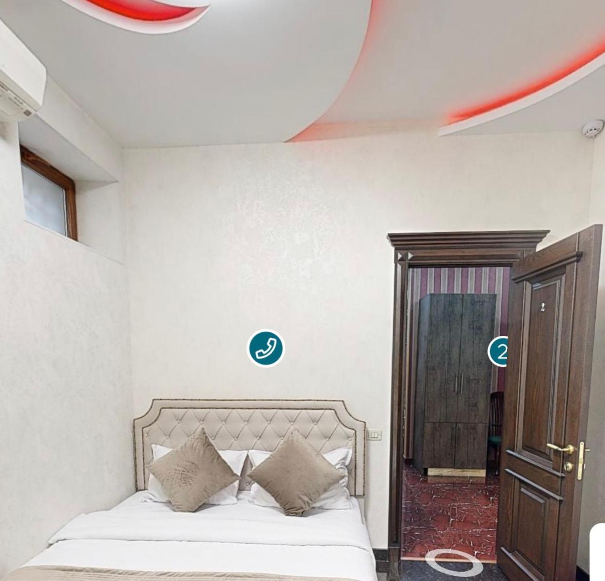 Royal Renaysance Hotel Ереван Стая снимка