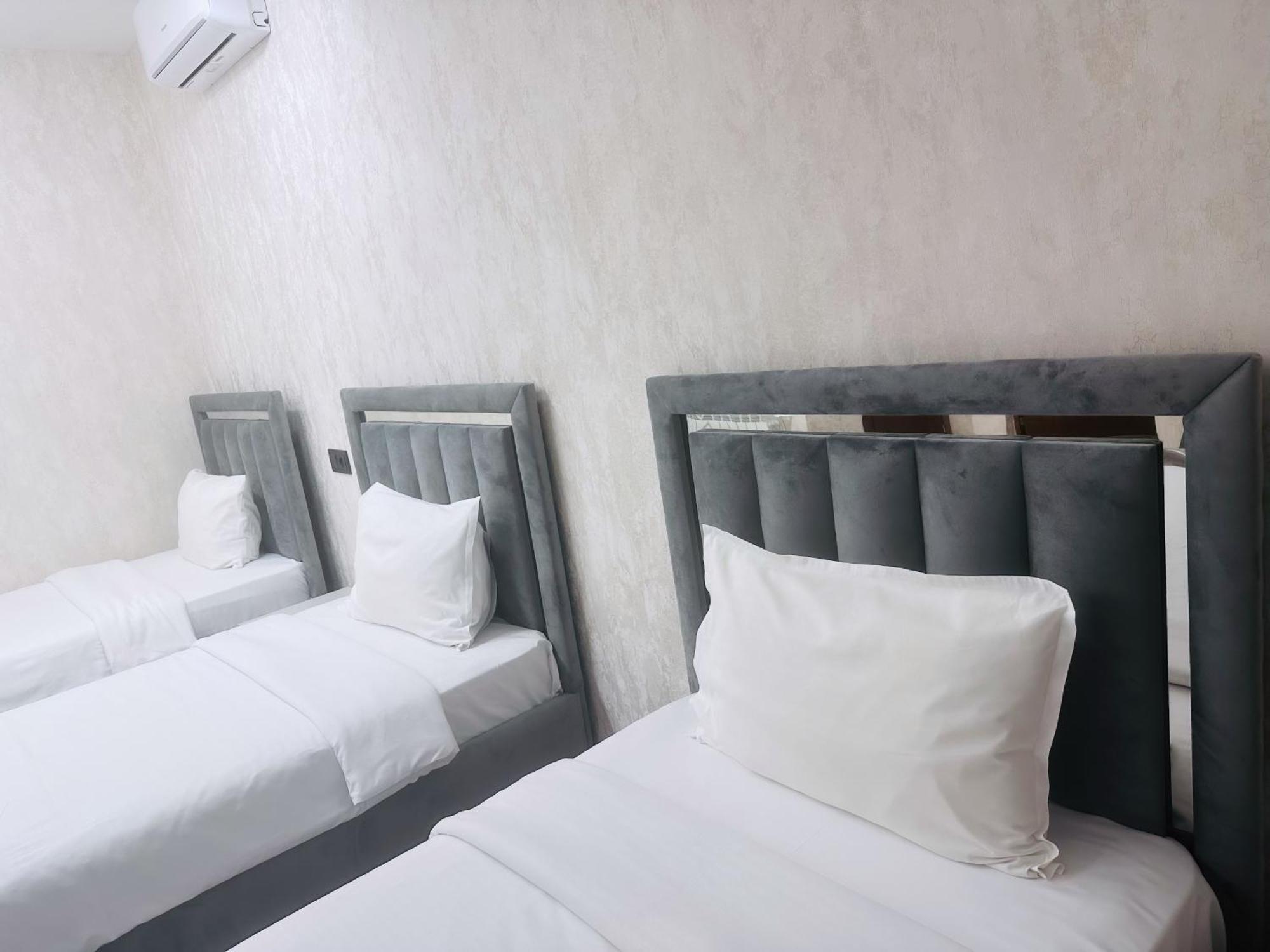 Royal Renaysance Hotel Ереван Стая снимка