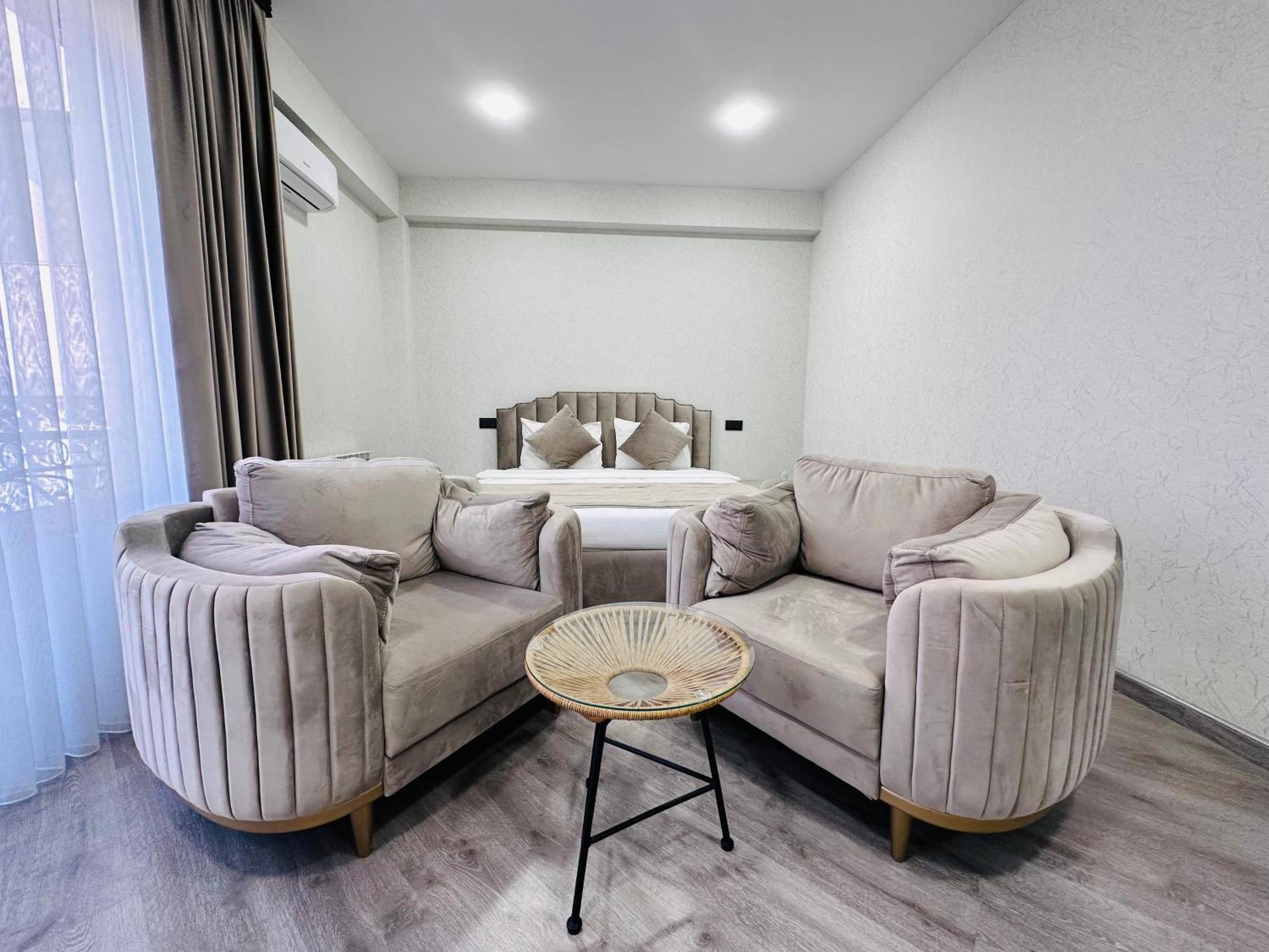 Royal Renaysance Hotel Ереван Екстериор снимка