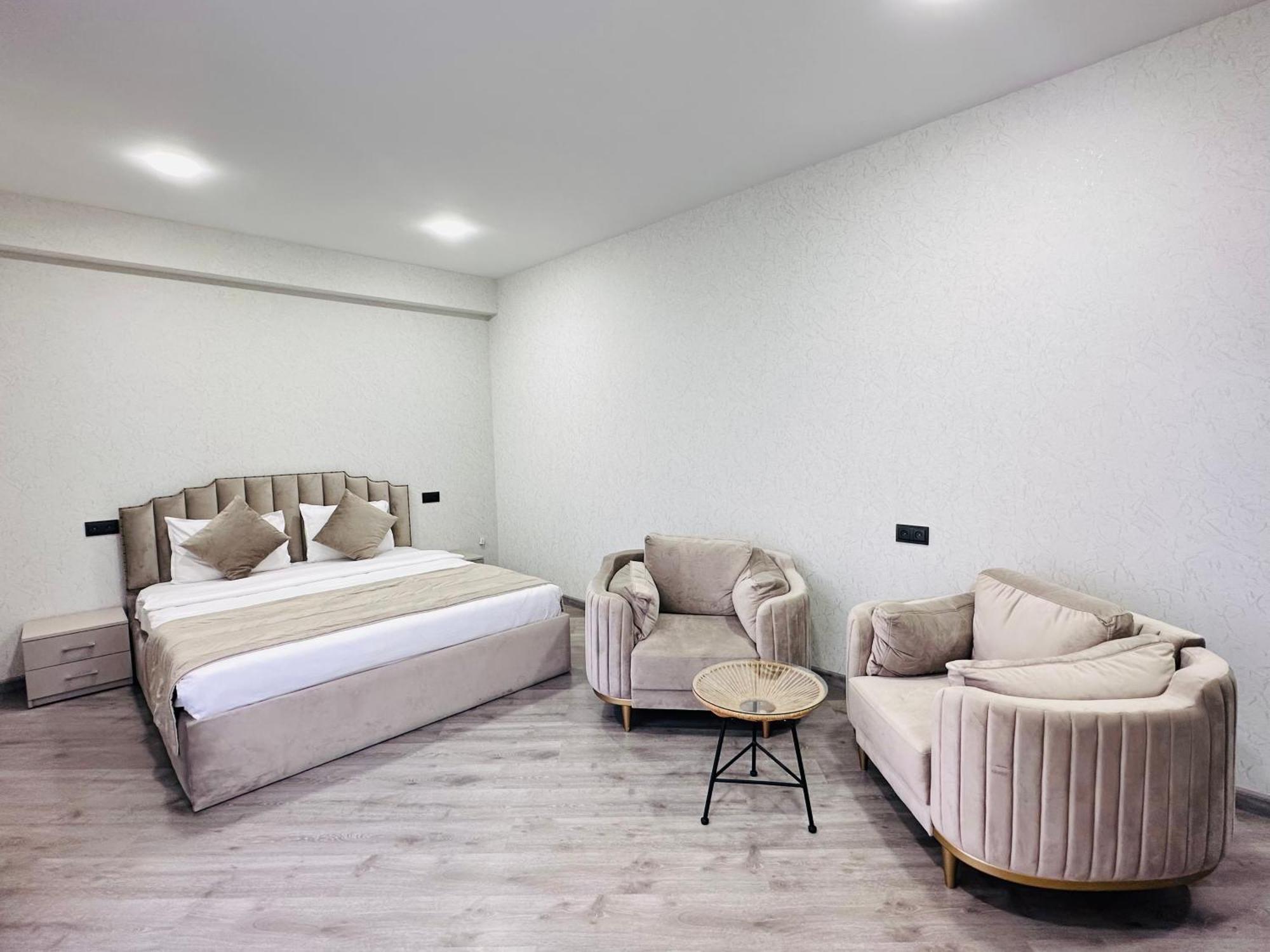 Royal Renaysance Hotel Ереван Екстериор снимка