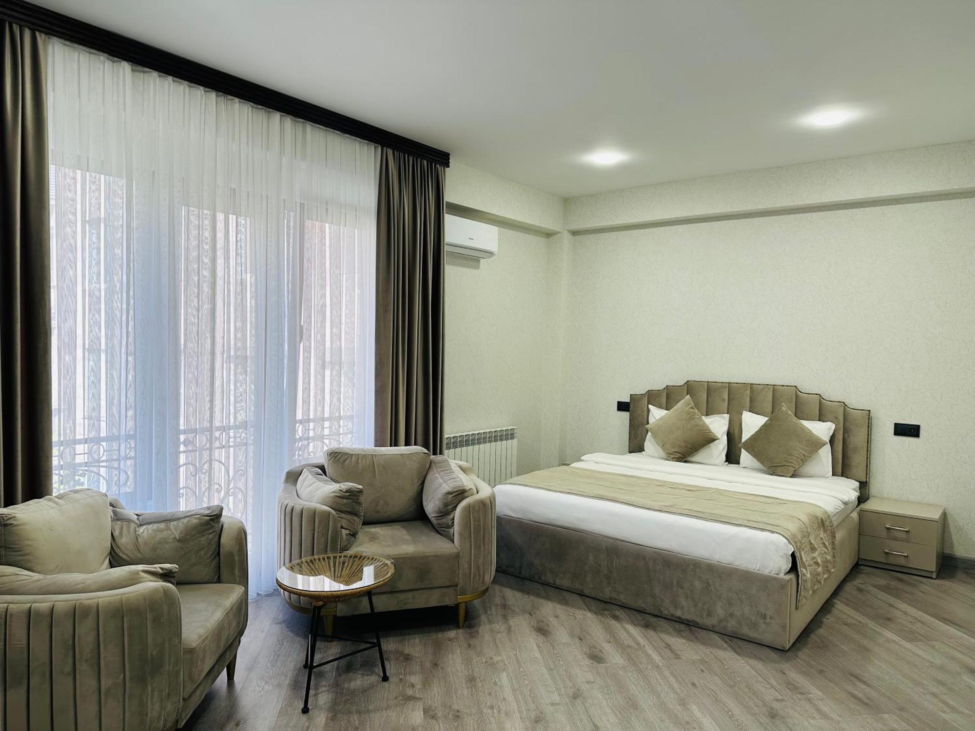 Royal Renaysance Hotel Ереван Стая снимка