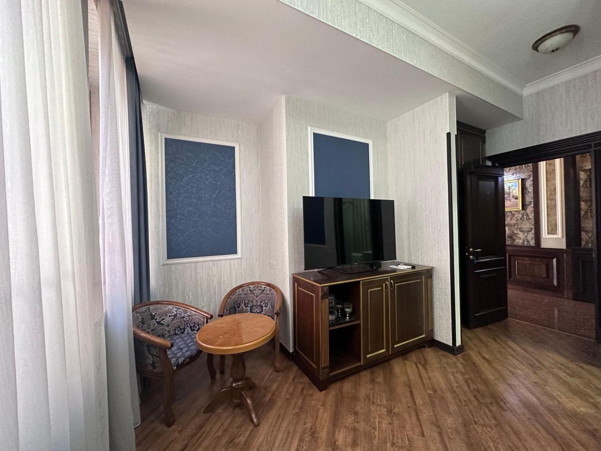 Royal Renaysance Hotel Ереван Екстериор снимка