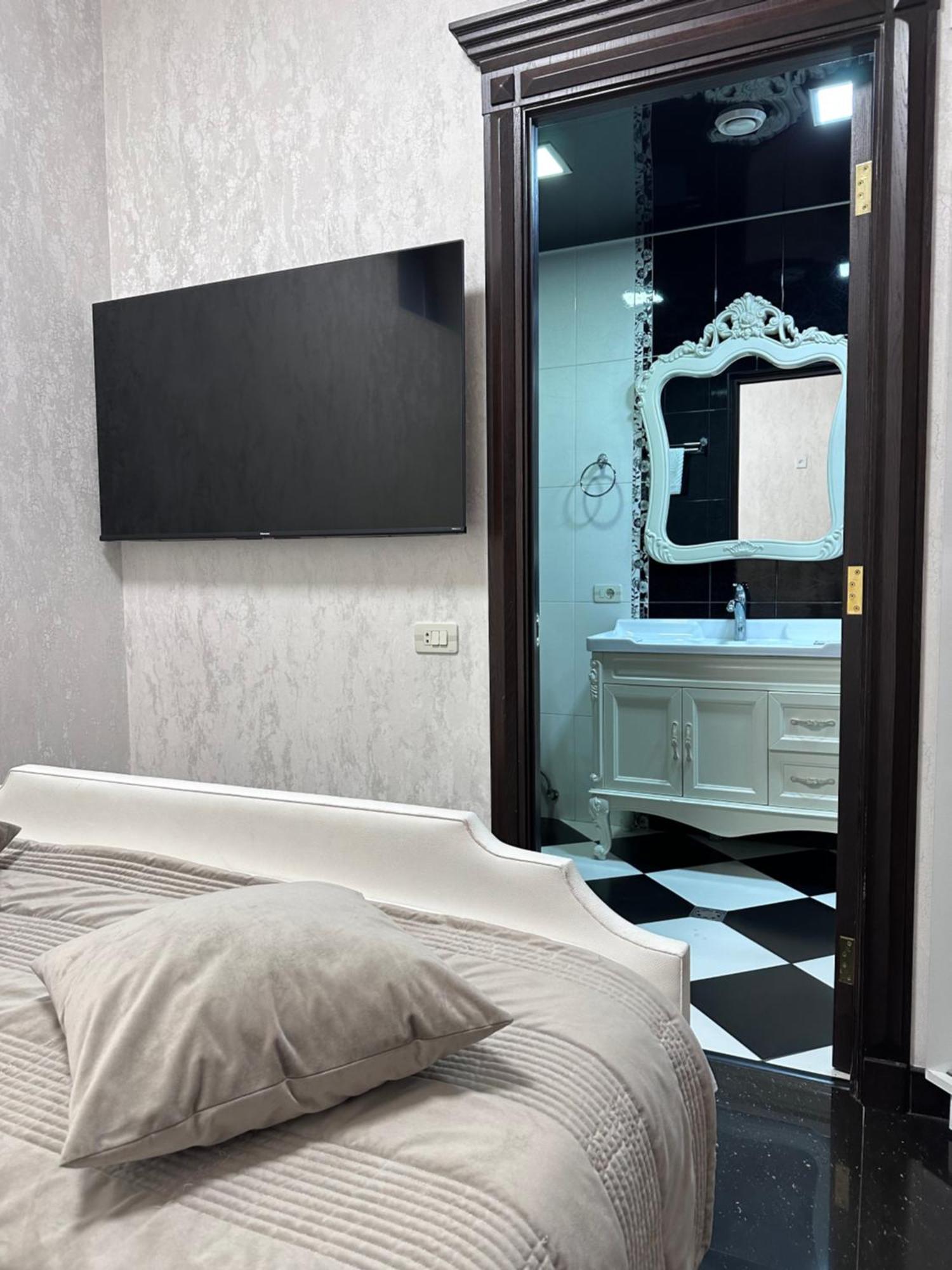 Royal Renaysance Hotel Ереван Стая снимка