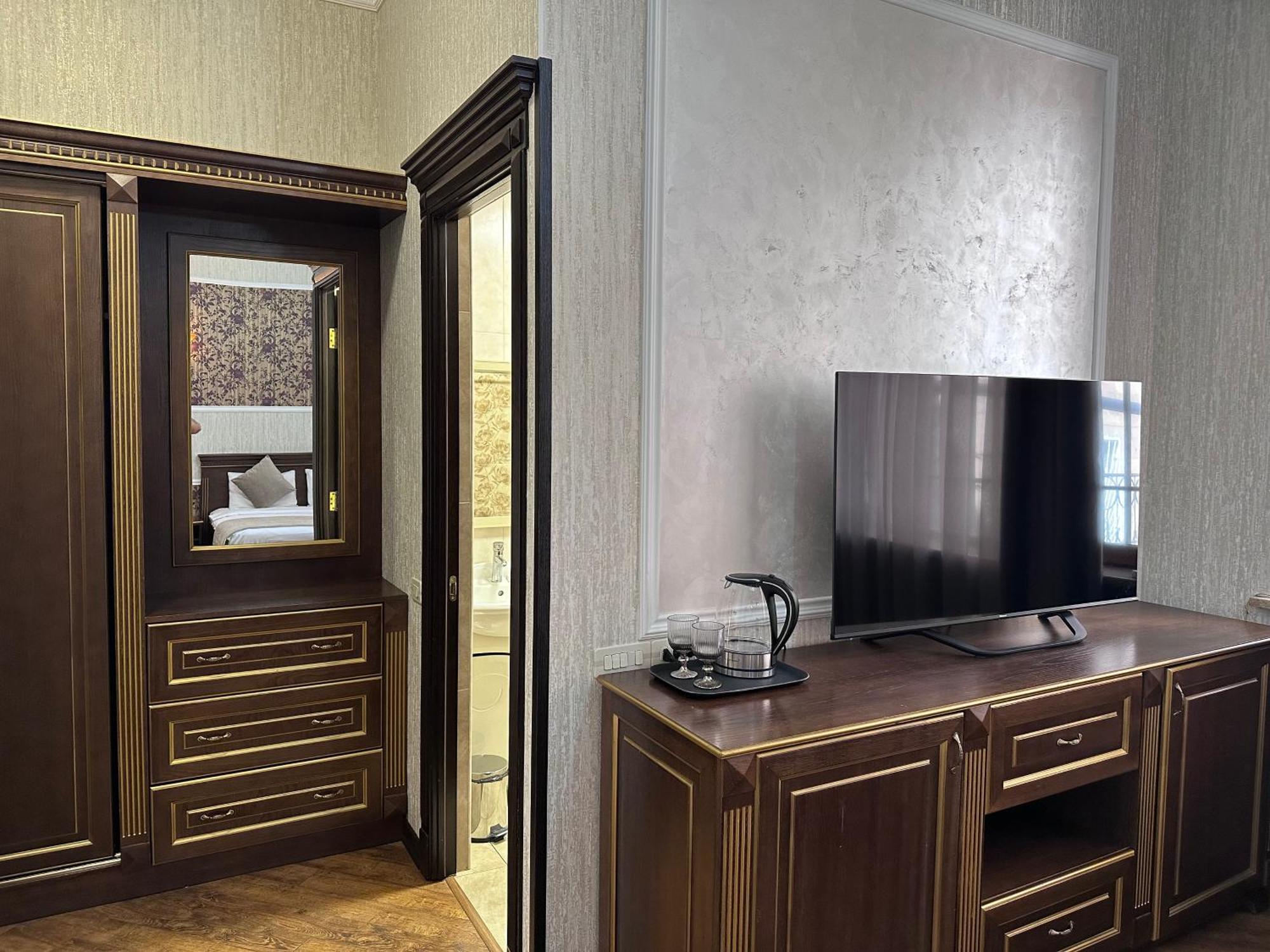 Royal Renaysance Hotel Ереван Стая снимка